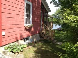 Waterfront Wolfeboro Bird House Cottage