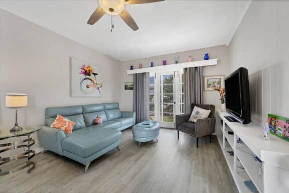 Sweet Daisy in Southside Village, Sarasota Florida