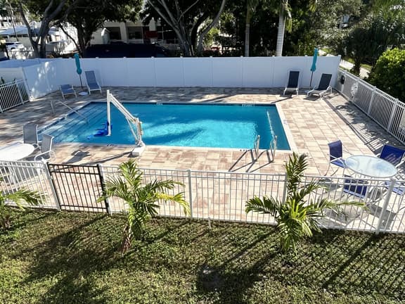 Comfy Coastal King Apt 🌟on the Hyde Park, Sarasota, Florida