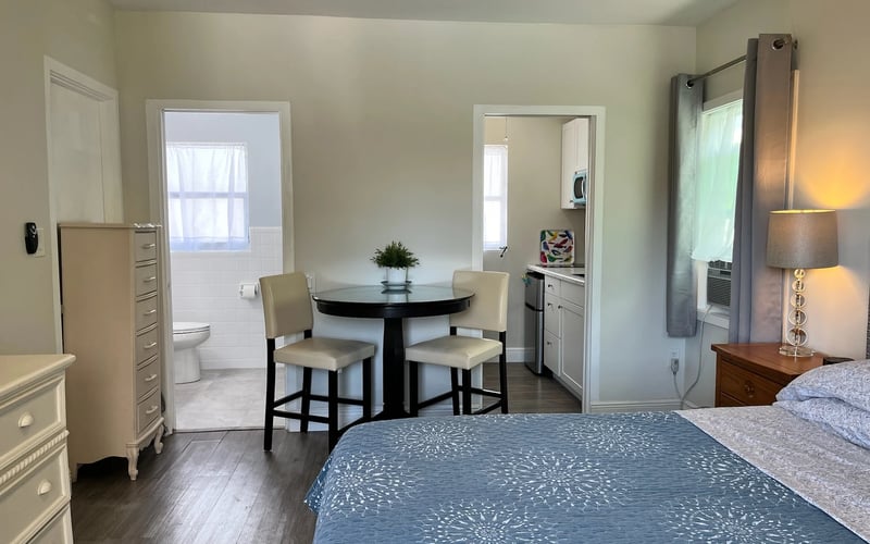 Jasmin Studio, Hyde Park Sarasota FL